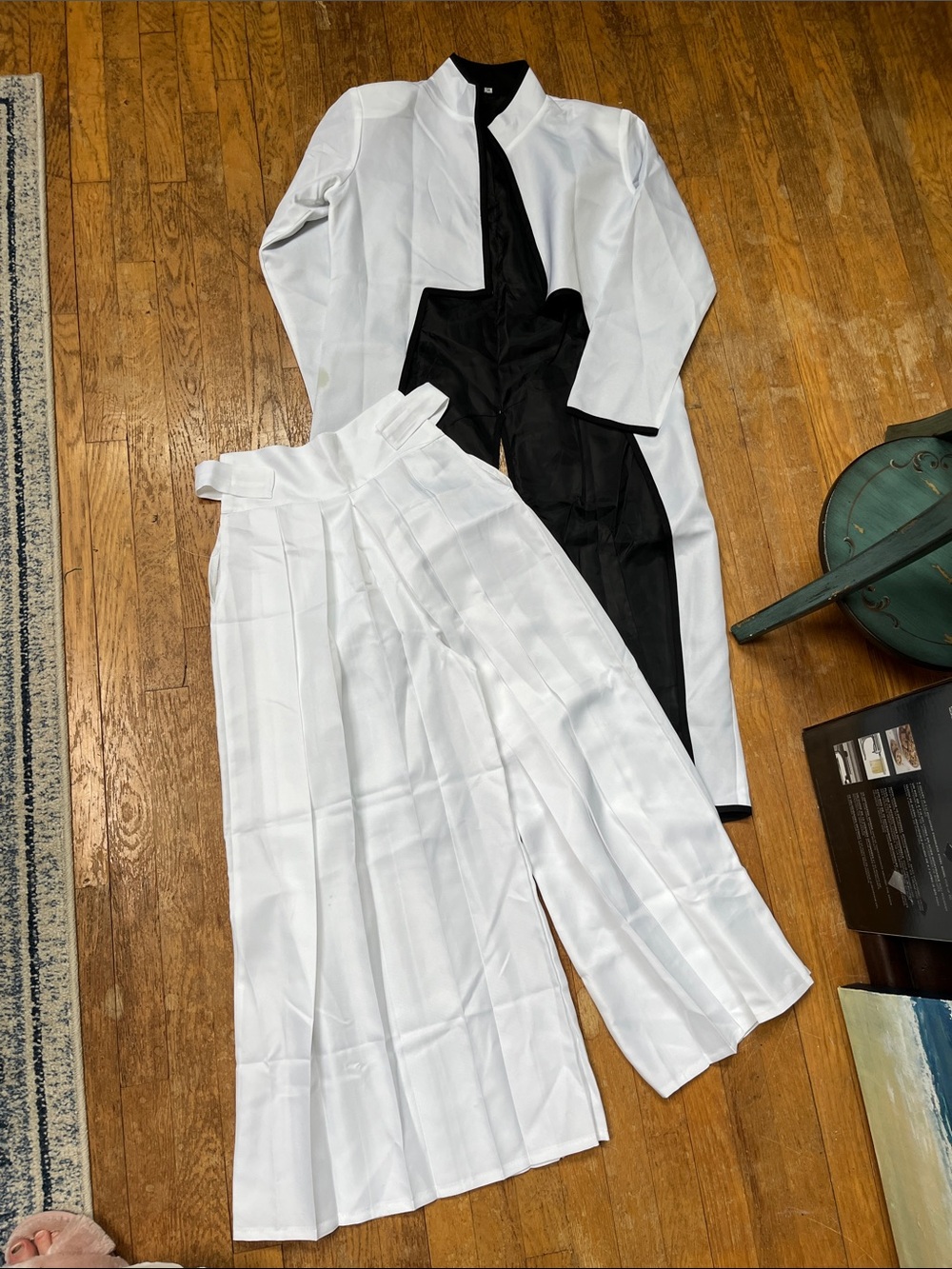 BLEACH Cosplay Contrast Panel Wide-Leg Pants & Long Tunic Set - White & Black